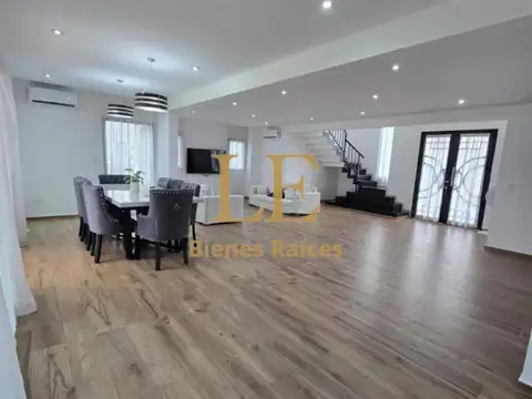 Casa 5 ambientes con 4 baños