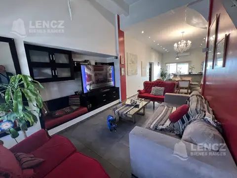 Casa en Venta en Bernal, USD 198.000