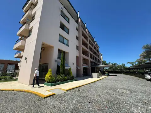 Peluqueria funcionando, con cesion fondo de comercio .-