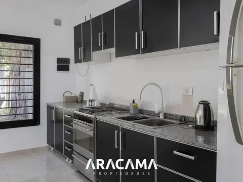 Casa 2 ambientes con 2 baños