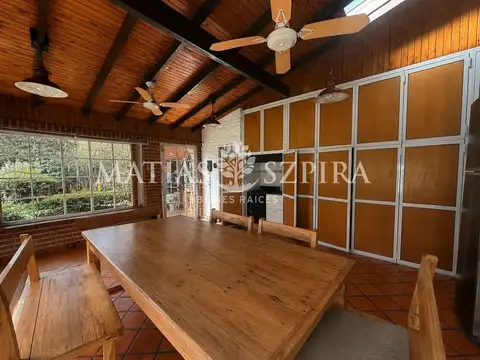 Casa en Venta con 2 cocheras