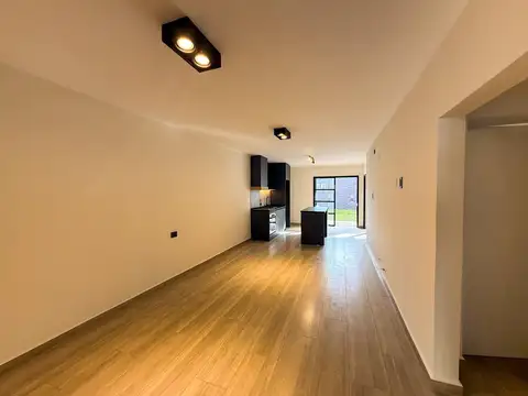 VENTA-CASA-DOS DORMITORIOS-PATIO