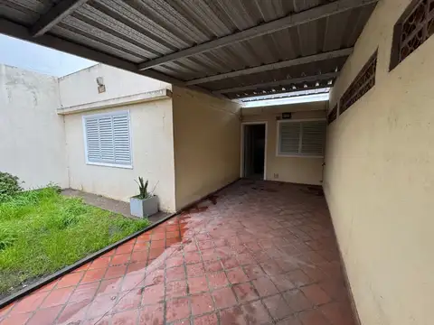 Casa en Alquiler en Villa Gobernador Galvez, $ 800.000