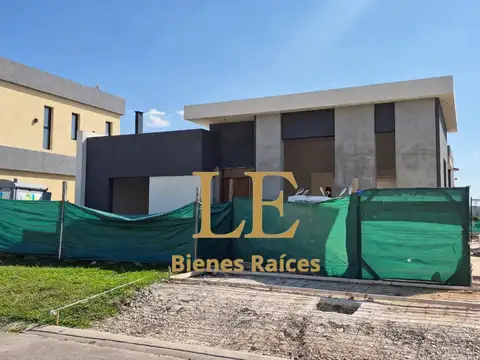 Venta de casa en Pilar del este. Santa Elisa