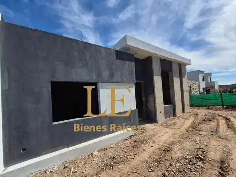 Venta de casa en Santa Elisa con Pileta, Pilar del Este