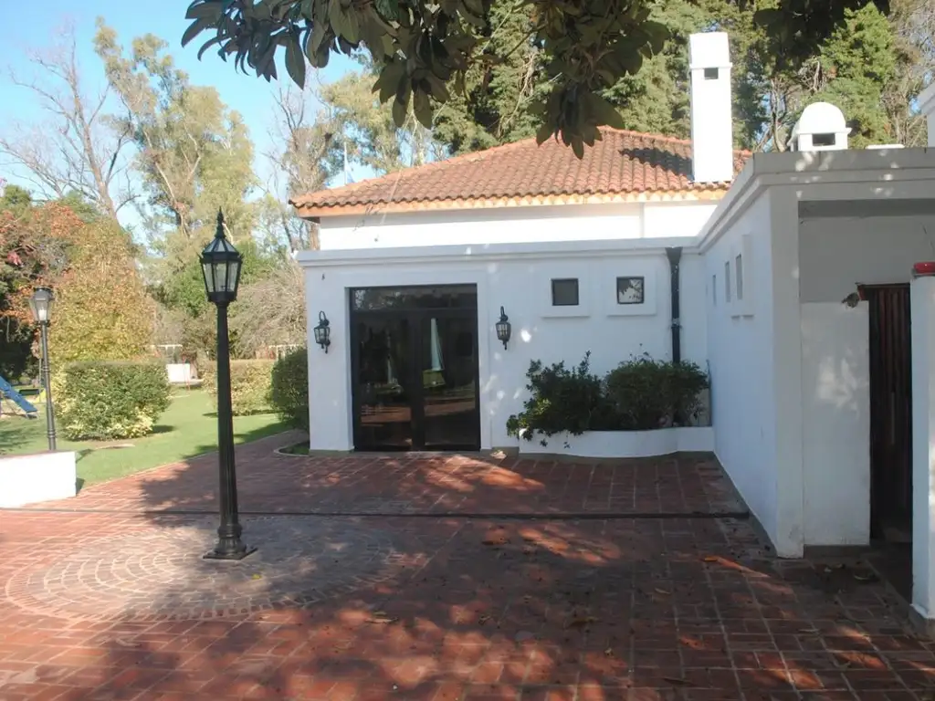 Áreas comunes piscina, club-house, juegos en Larena Country Club