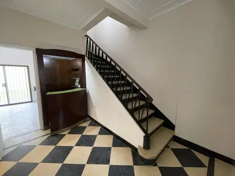 Casa en Alquiler con 2 cocheras