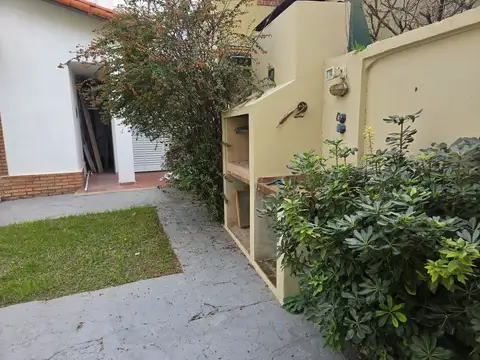 Casa 6 ambientes con 4 baños