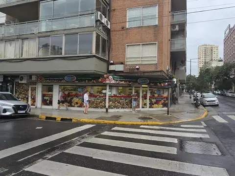 Local en Paraguay esq Anchorena. Barrio Norte