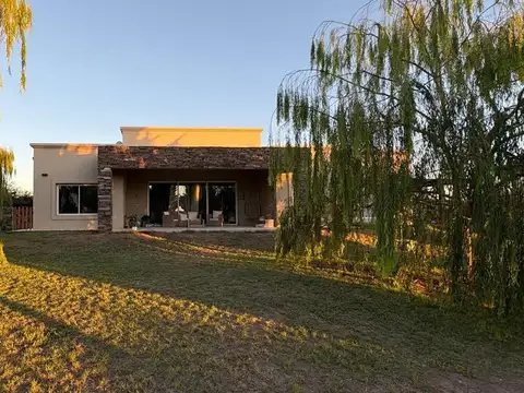 VENTA DE CASA BARRIO PRIVADO "3 LOMAS"  DONOVAN