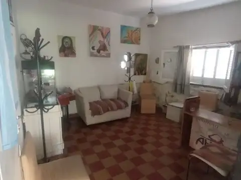 Casa 6 ambientes con 2 baños