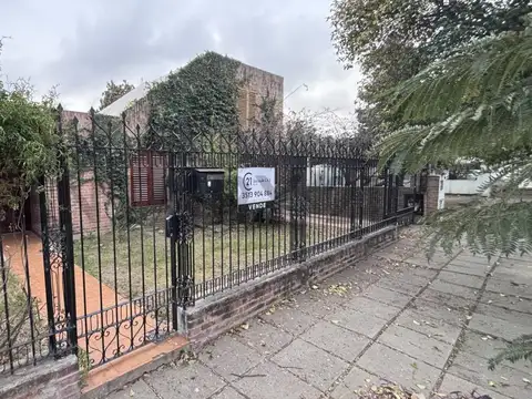 Casa en venta en Urca – 3 dormitorios, cochera doble y gran potencial - OPORTUNIDAD