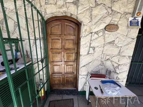 Casa 6 ambientes con 2 baños