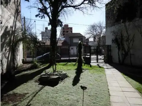 CHALET 4 AMB. 200 M2.-  PRIMERA JUNTA