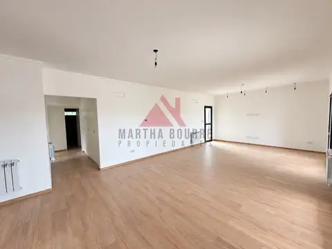 Casa 4 ambientes con 2 baños