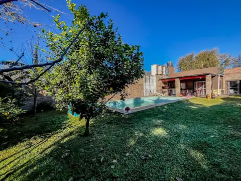 VENTA | PERMUTA - Casa de 2 dormitorios, jardín y pileta - Andino, Santa Fe. APTO CRÉDITO.