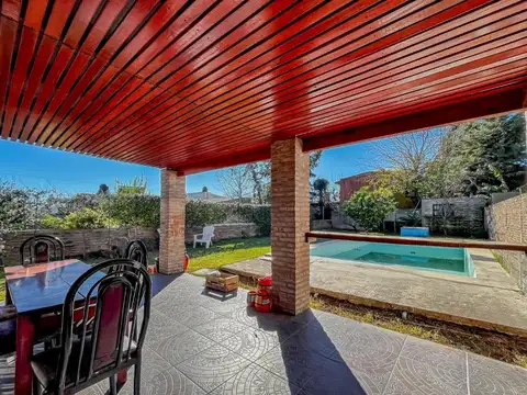 VENTA | PERMUTA - Casa de 2 dormitorios, jardín y pileta - Andino, Santa Fe. APTO CRÉDITO.