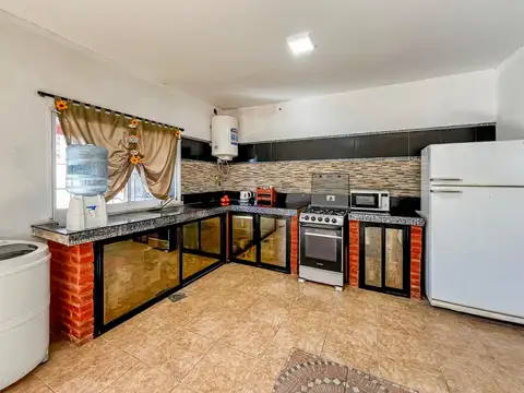 Casa 4 ambientes con 1 baño
