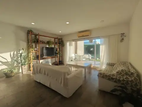 VENTA CASA BARRIO SAN GABRIEL. UNA PLANTA. PILETA