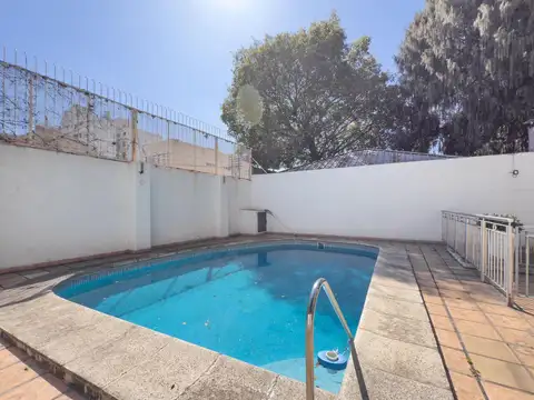 Departamento 3 ambientes Alquiler Con BALCON. PILETA. JARDIN.