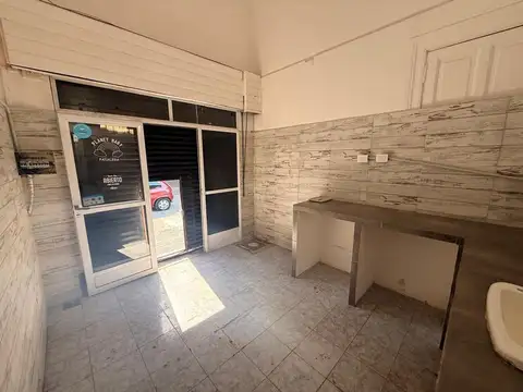Local en Alquiler en Remedios de Escalada, $ 450.000