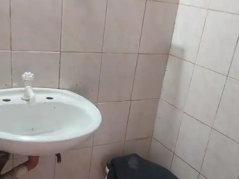 Local en Alquiler en Remedios De Escalada, $ 370.000