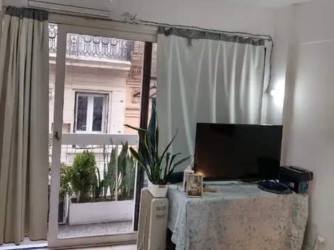 Venta 2 Ambientes LUMINOSO excelente . ubicación al Frente