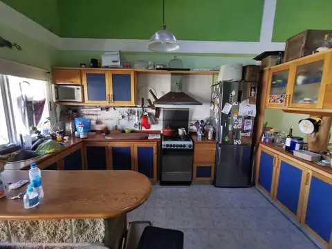 Casa 4 ambientes con 2 baños