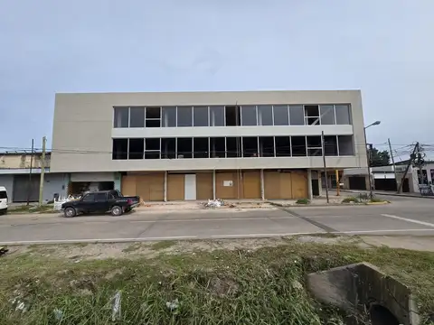 Alquiler Edificio Comercial  PB y 2 Pisos  Platas Libres en Belen De Escobar