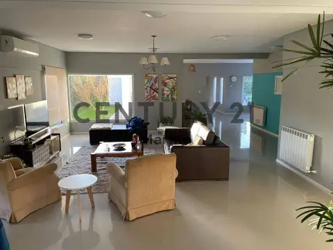 BARRIO PUEYRREDON CHACRAS DE CORIA , CASA A LA VENTA