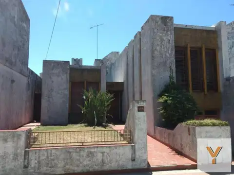Casa en venta - 3 dormitorios 3 baños - cochera - 180mts2  - Tolosa