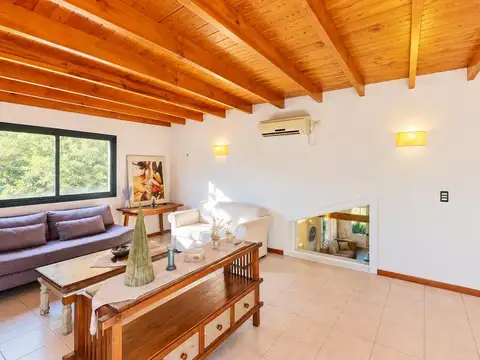 Casa 5 ambientes con 2 baños
