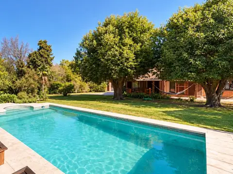 CASA EN VENTA 5 AMBIENTES CON PILETA BARRIO EL CAZADOR ESCOBAR