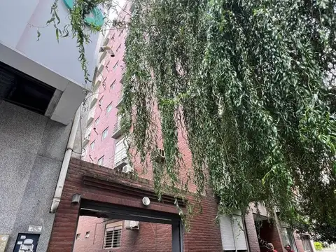 Alquiler, cochera, pleno Lanúsita. Techada en subsuelo