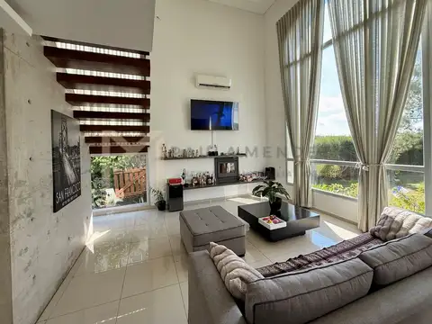 Casa 5 ambientes con 2 baños