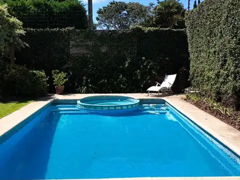 Casa 6 ambientes con 4 baños