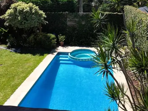 Casa en Venta con 4 cocheras