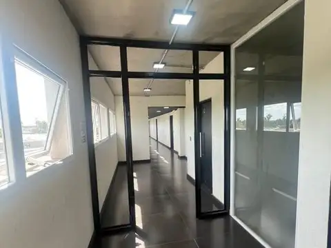 Oficina en Alquiler con 1 cochera