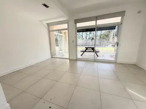 Casa 6 ambientes con 4 baños