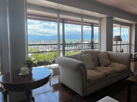 Departamento 8 ambientes con 3 baños