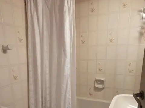 Depto Tipo Casa en Alquiler con 1 cocheras