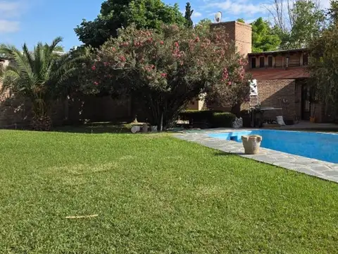 EXCELENTE CASA EN VENTA CARRIL GODOY CRUZ