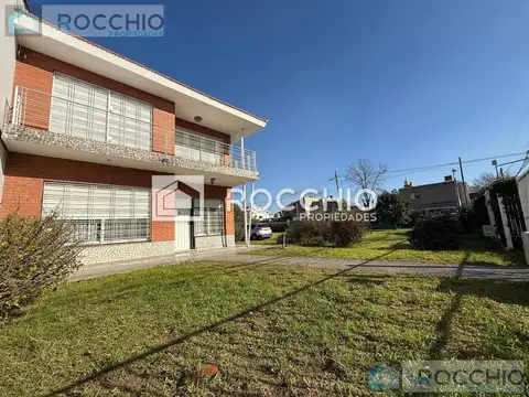 Casa 5 ambientes con 2 baños