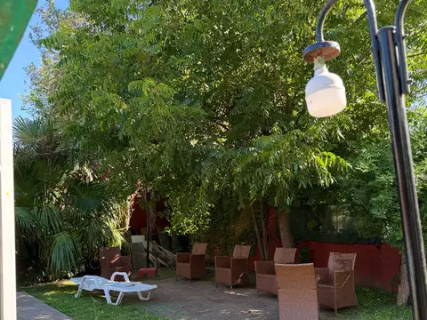 Casa en Alquiler con 3 cocheras