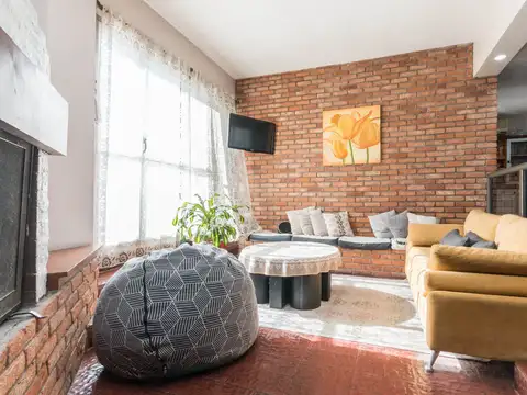 Casa en Venta con 2 cocheras