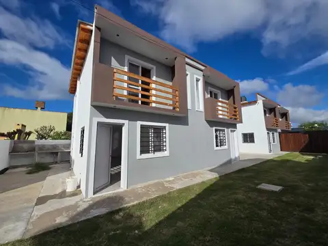 Casa 3 ambientes con 2 baños