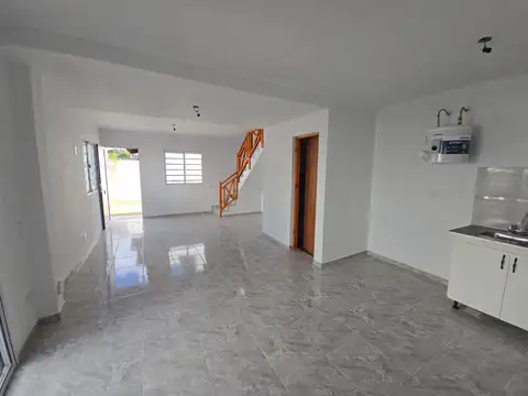 Casa 3 ambientes con 1 baño