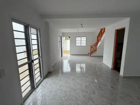 Casa 3 ambientes con 2 baños