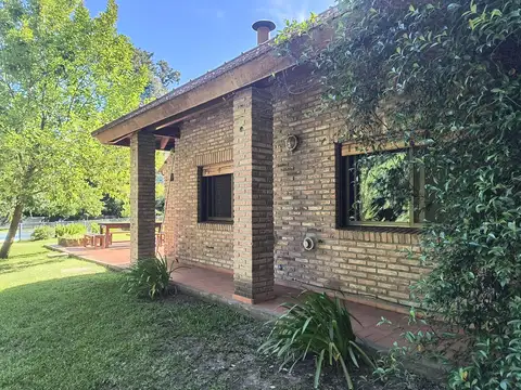 ESPECTACULAR CASA CON GRAN PARQUE Y AMPLIA PILETA