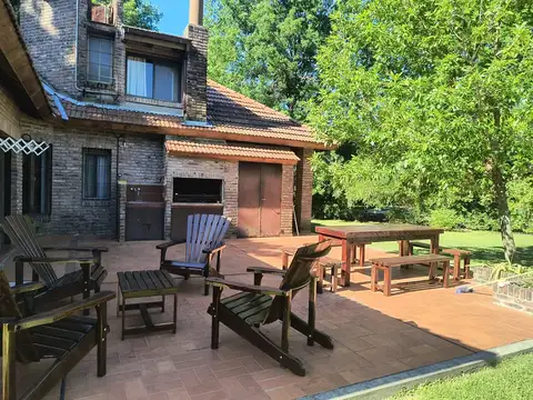 Casa 5 ambientes con 2 baños